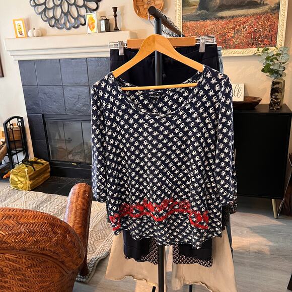 Lucky Brand Top Womens Size Medium Blue & White Geometric with Red Embroidery - Picture 16 of 16